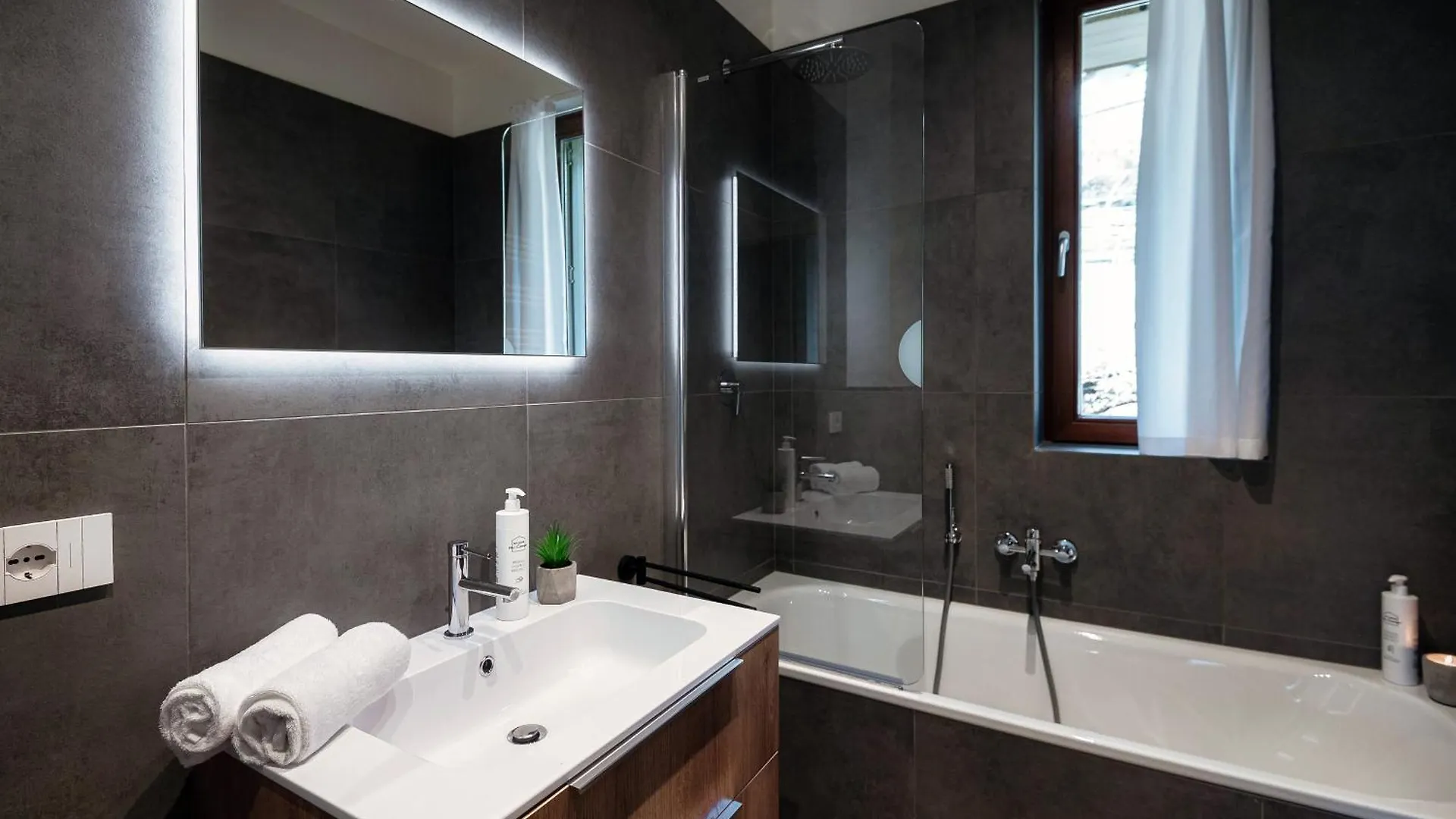 Apartment Bella Vita - By Myhomeincomo Menaggio Italy