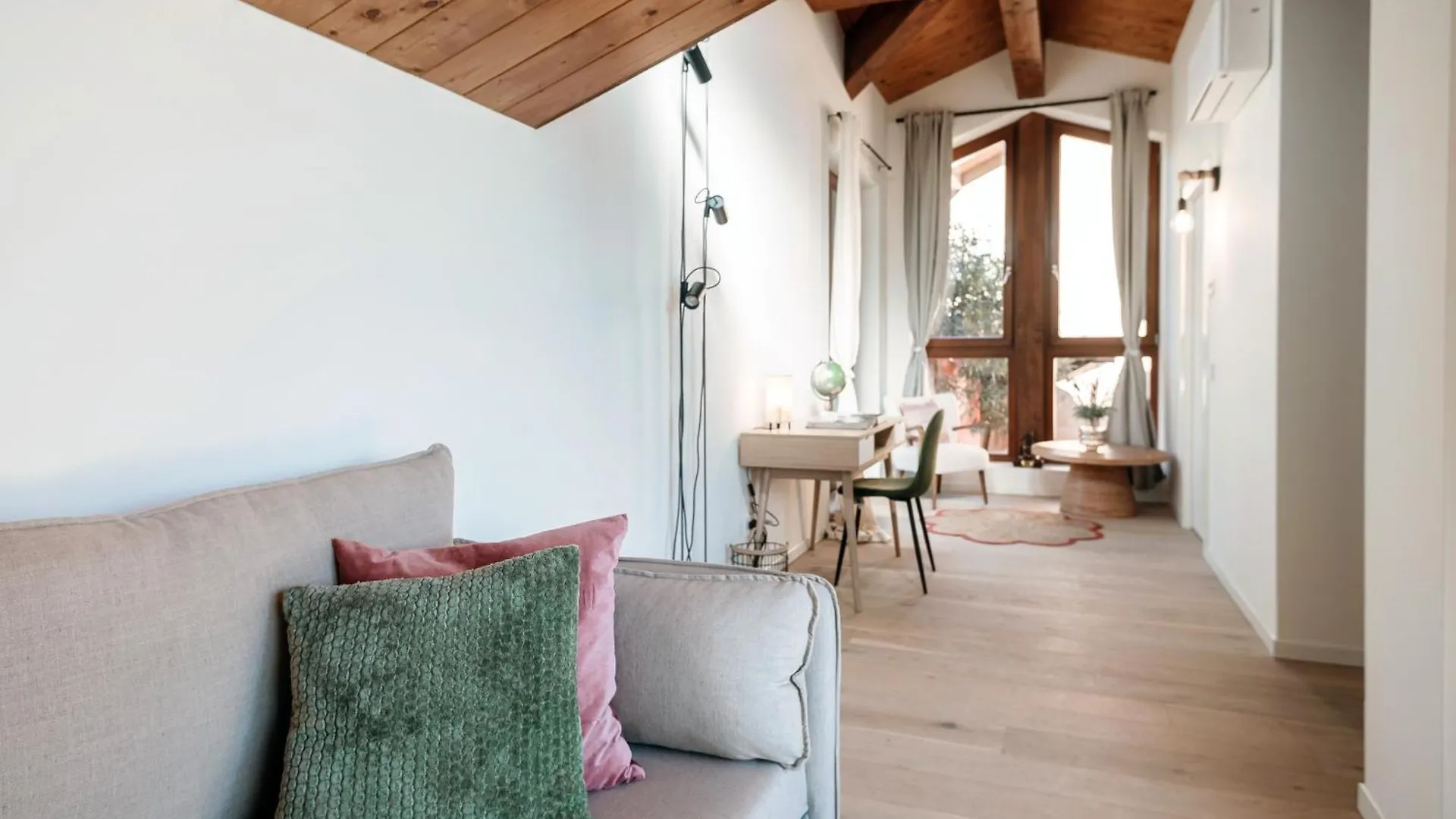 Apartment Bella Vita - By Myhomeincomo Menaggio Italy