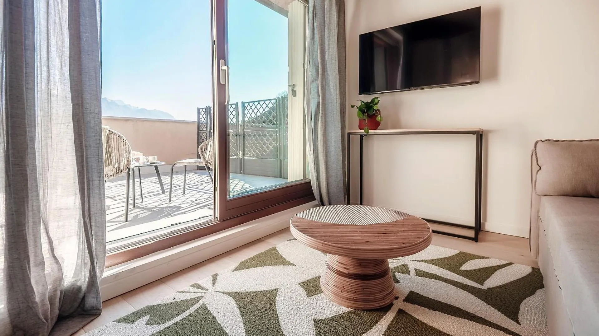 Apartment Bella Vita - By Myhomeincomo Menaggio Italy