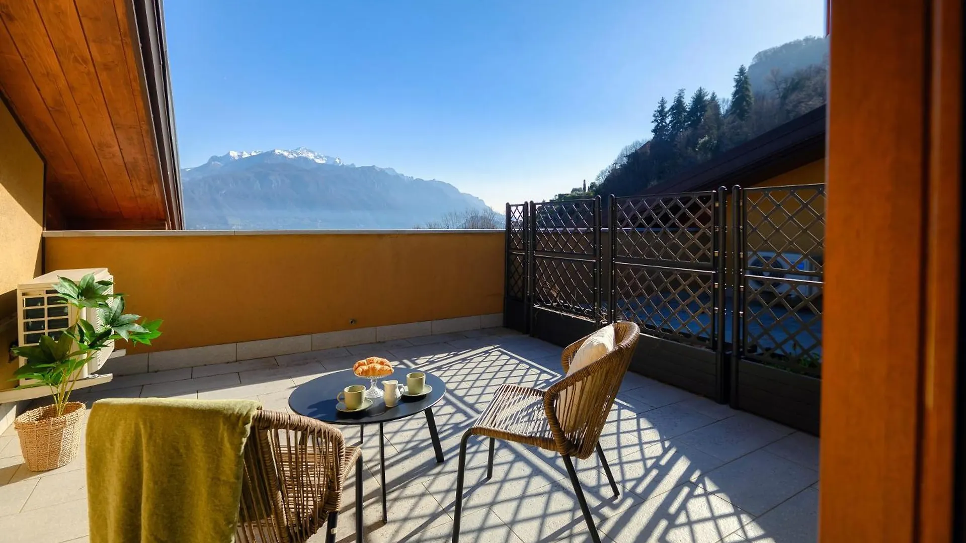 Bella Vita - By Myhomeincomo Menaggio 0*,